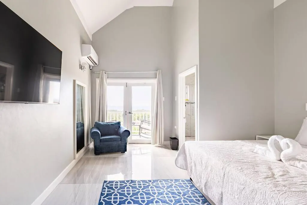 Charming Sea View Townhouse Apartment Montego Bay